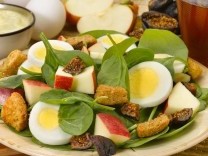 Spinach Salad with Apples and Eggs